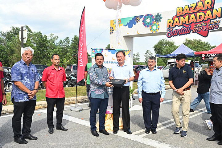 Dari kiri, Tuan U Chin Ong, Ahli Majlis Zon 12 MPS